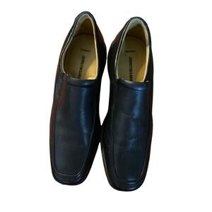 Mens sz 10.5 black leather loafers. Johnston & Murphy. Excellent condition.